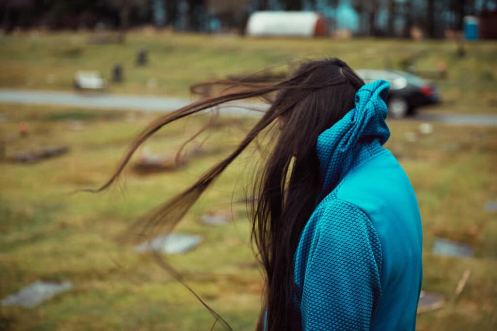 Vicki at the graveyard, 2018 © Series The Other End of the Rainbow, Kourtney Roy, Courtesy Galerie Les filles du calvaire, Paris