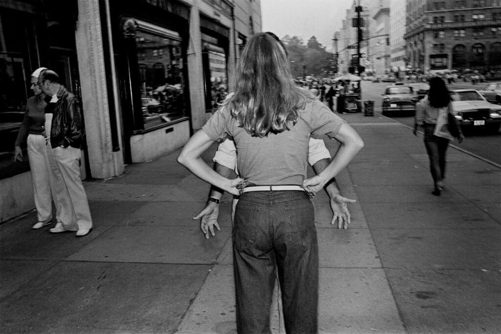 Argument, 5th Ave., N.Y.C., 1983. © Richard Sandler
