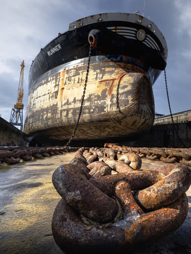 Oil tanker Runner undergoing refit in Brest, anchor chain. March 2022. © Ewan Lebourdais, Official Painter of the Navy