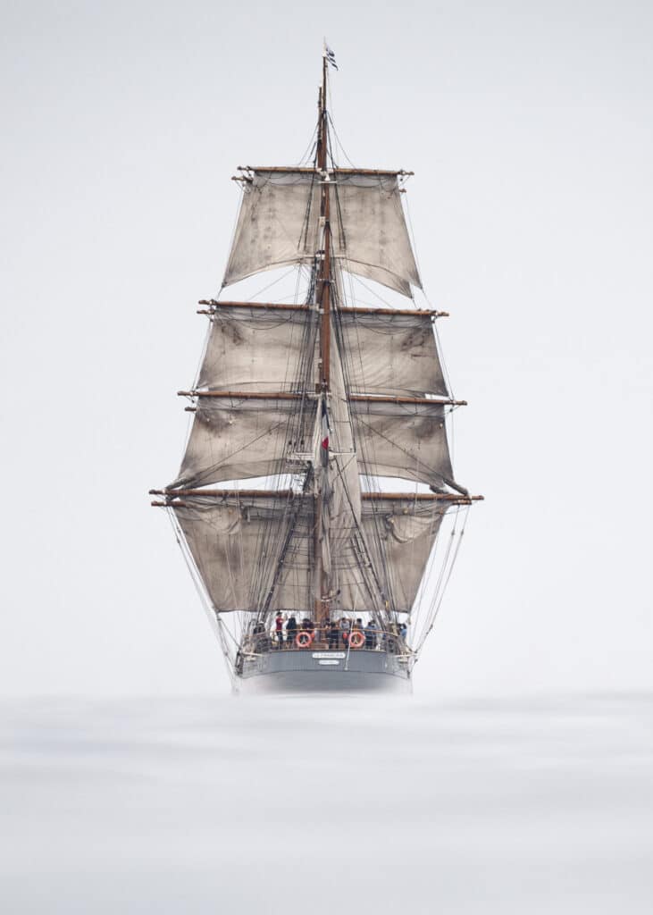Mer d'Iroise, trois-mâts barque Le Français. Mai 2021. © Ewan Lebourdais, Peintre officiel de la Marine