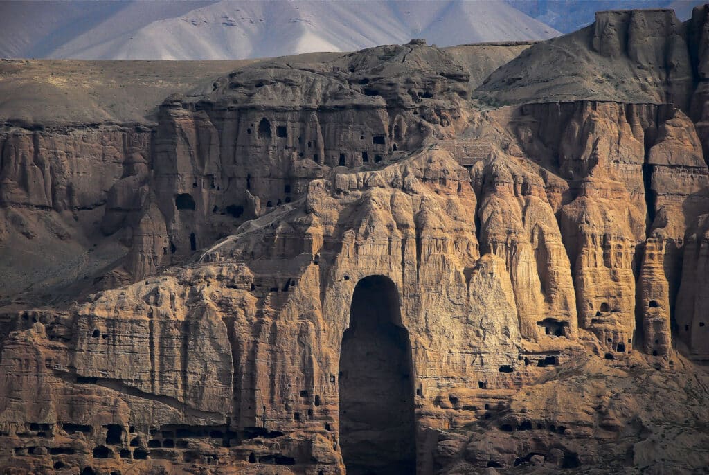 Le site des Bouddhas de Bamiyan après leur destruction par les talibans, Afghanistan, 2010 © William Frej