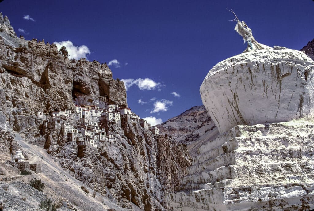 Monastère de Phuktal, vallée de Lungnak, Zanskar, Inde, 1985 © William Frej