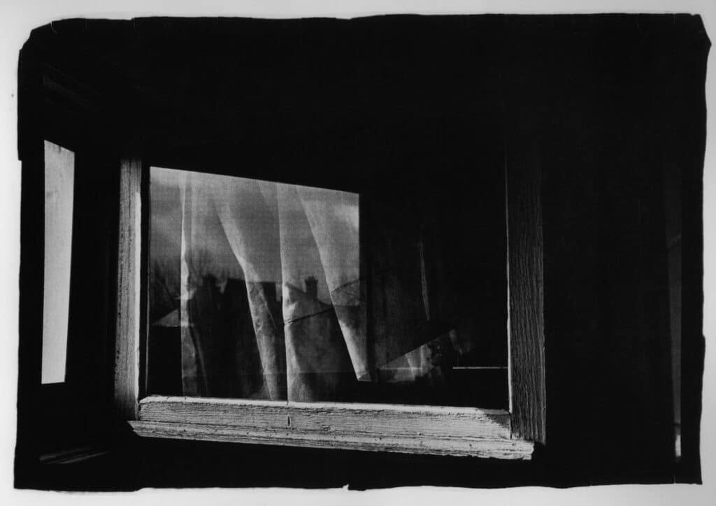 Ming Smith, The Window Overlooking Wheatland Street Was My First Dreaming Place. 1979. Avec l'aimable autorisation de l'artiste. © Ming Smith