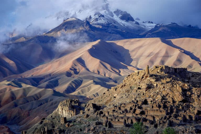 Shari-i-Golghola, the former fortress city in the Bamiyan Valley, known as “The City of Screams,” Afghanistan, 2010 © William Frej