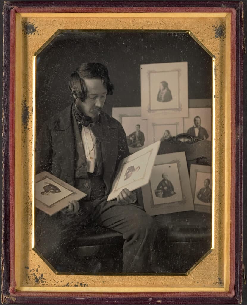 Frederick Langenheim regardant des talbotypes. William et Frederick Langenheim, 1849-51. (Collection Gilman, don de la Fondation Howard Gilman, 2005/The Metropolitan Museum of Art, New York). Illustrée dans le livre de Susan Sontag "Sur la Photographie"