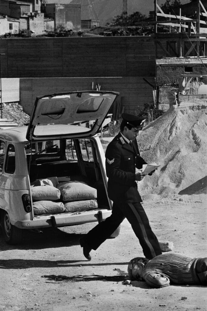 13 mai 1986. Assassinat de Francesco Paolo Semilia, entrepreneur de Palerme, victime d'un racket (pizzo), tué sur son chantier à Acquasanta. Le pizzo est une forme d'extorsion pratiquée par Cosa Nostra à l'encontre des commerçants et autres chefs d'entreprise. © Fabio Sgroi