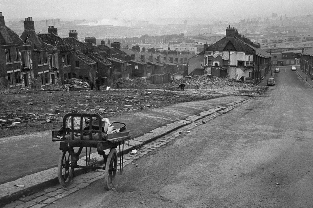 Demolition of Mason Street where Sirkka lived, 1975. © Sirkka-Lissa Konttinen