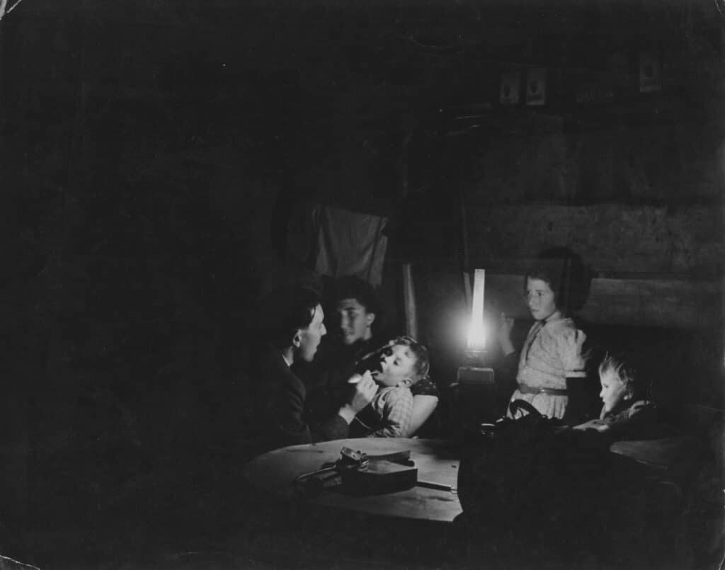 Le Médecin de Campagne, Creuse, 1950. Silver print 1950. Signed, titled and dated by the artist in pencil on the back with stamp "Photo Jean.Ph. Charbonnier, 27 rue Hamelin Paris 16 France". 27 x 34 cm. © Jean-Philippe Charbonnier / Courtesy of La Galerie Rouge