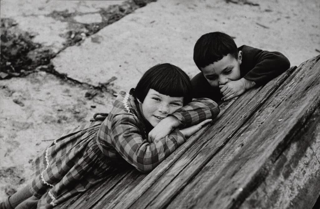 Ile de Sein, Bretagne, 1956 Silver print 1956. Signed, titled and dated by the artist in pencil on the back with stamp "Photo J.P. Charbonnier". 17 x 25,7 cm. © Jean-Philippe Charbonnier / Courtesy of La Galerie Rouge