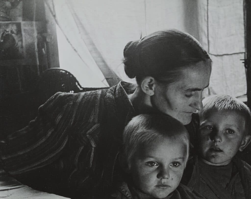 d'Ora, In a refugee camp, 1946-1948 © Hambourg, Museum für Kunst und Gewerbe