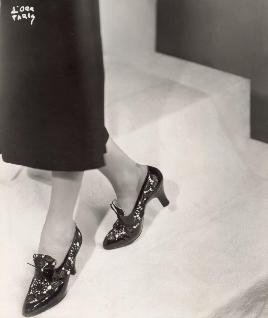 d'Ora, Black patent leather shoes by Pinet, c. 1937. Vienna, Photoinstitut Bonartes
