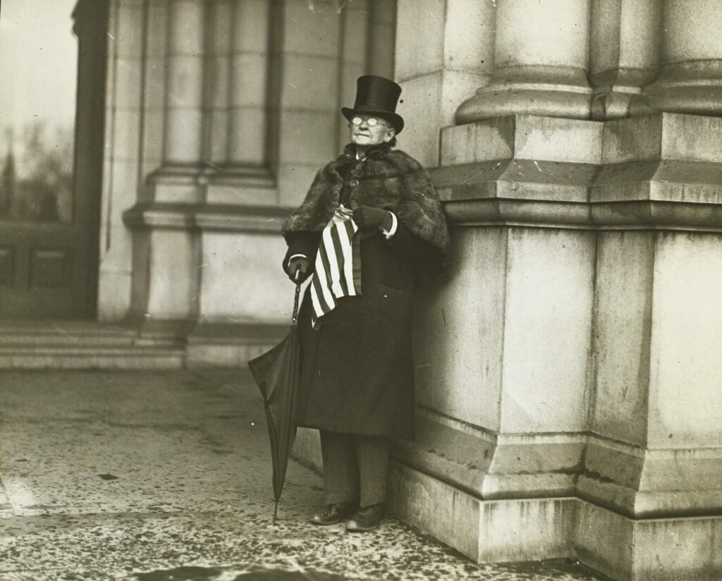 Mary Walker, première femme à porter un pantalon en public, vers 1911, Vanity Fair © Condé Nast / Paul Thompson