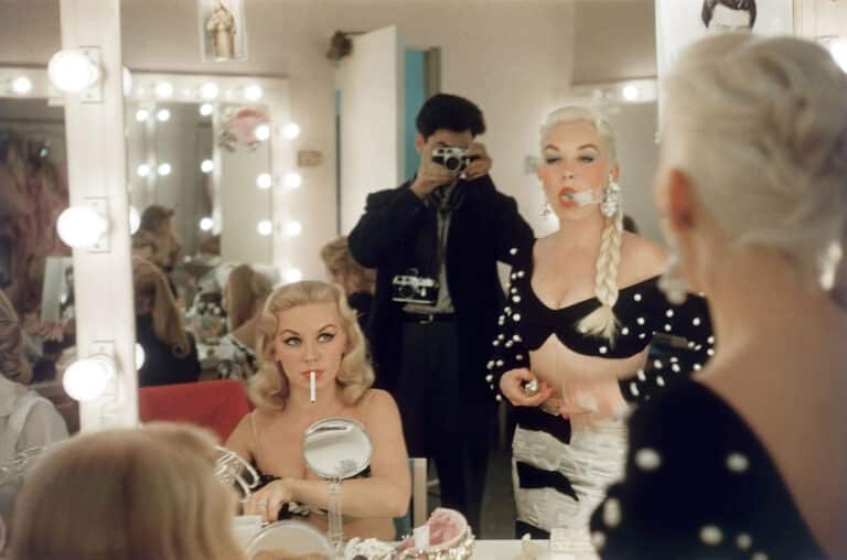 Elliott Erwitt en réflexion, Tropicana Hotel, Las Vegas, Nevada, États-Unis, 1957 © Elliott Erwitt / Magnum Photos