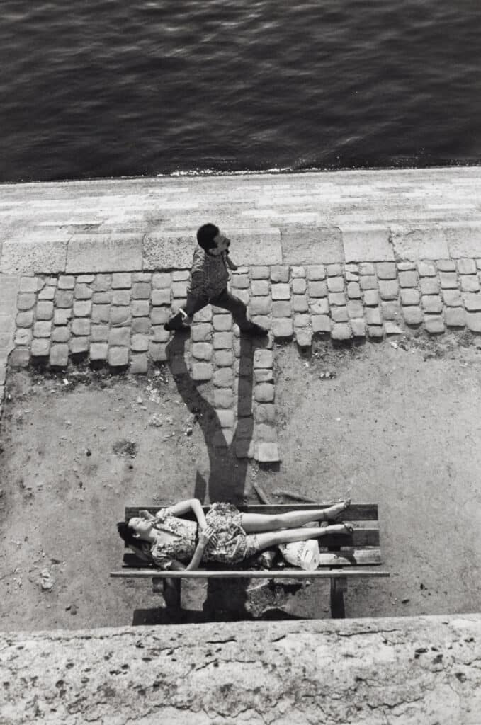 Double indifference, Quai d'Orléans, Paris, 1984 Silver print, 1984. Signed, titled, dated, numbered and annotated "tirage Bernard Binesli 1984" by the artist in pencil on on the back. 35,5 x 23,8 cm. Jean-Philippe Charbonnier / Courtesy of La Galerie Rouge