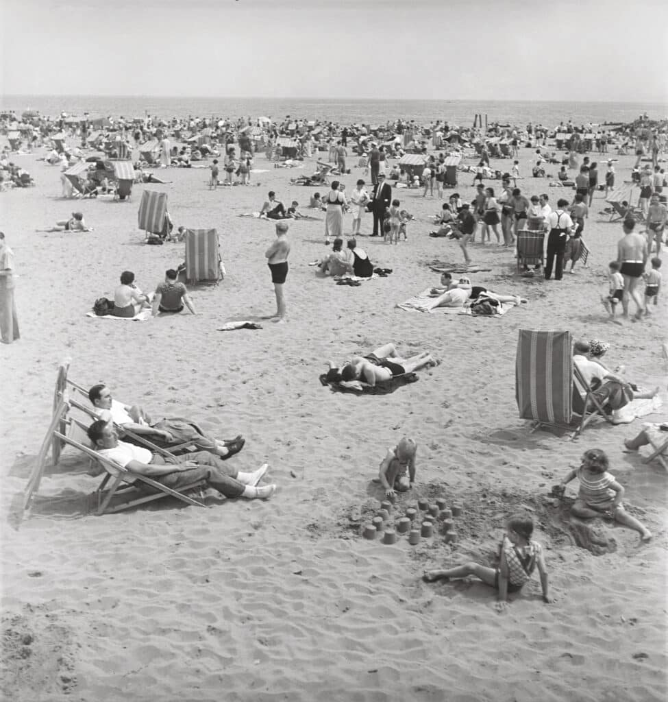 © Pierre Fatumbi Verger Coney Island Beach, Brooklyn, New York