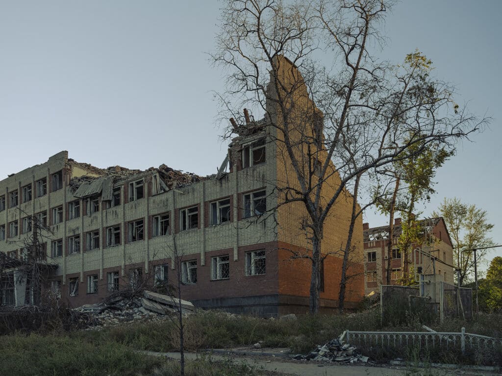 Bâtiments détruits à Bakhmut, Ukraine, le 7 septembre 2022 © Sasha Maslov I Institute