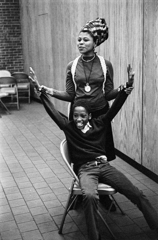 1971 - New York, New York, USA : programme extrascolaire des Black Panthers à Harlem. © Stephen Shames