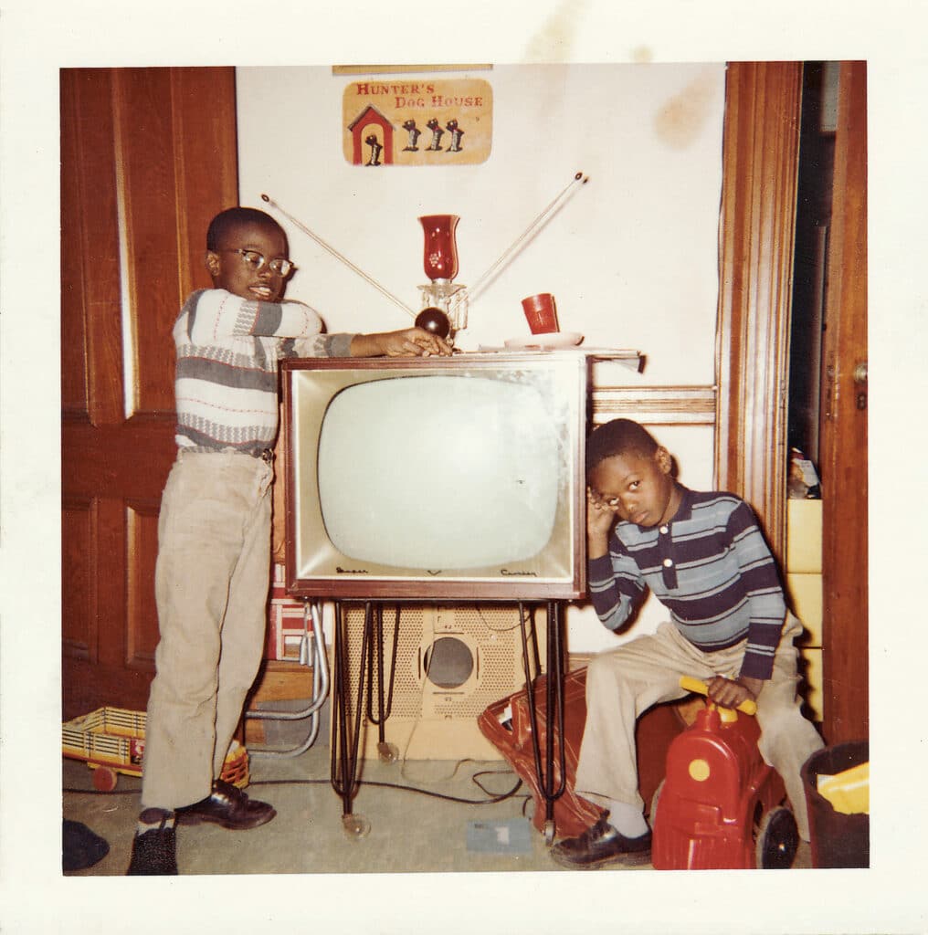 David and Stephen Hunter pose near a near a television set, circa 1960-1970. © Ten Speed Press/Penguin Random House