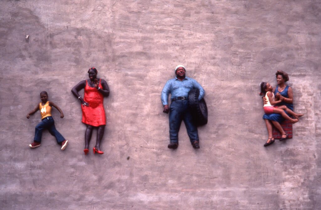 John Ahearn and Rigoberto Torres’s publicart “Life on Dawson Street,” Dawson Street at Longwood Avenue, Bronx, 1982-1983. © Martha Cooper.