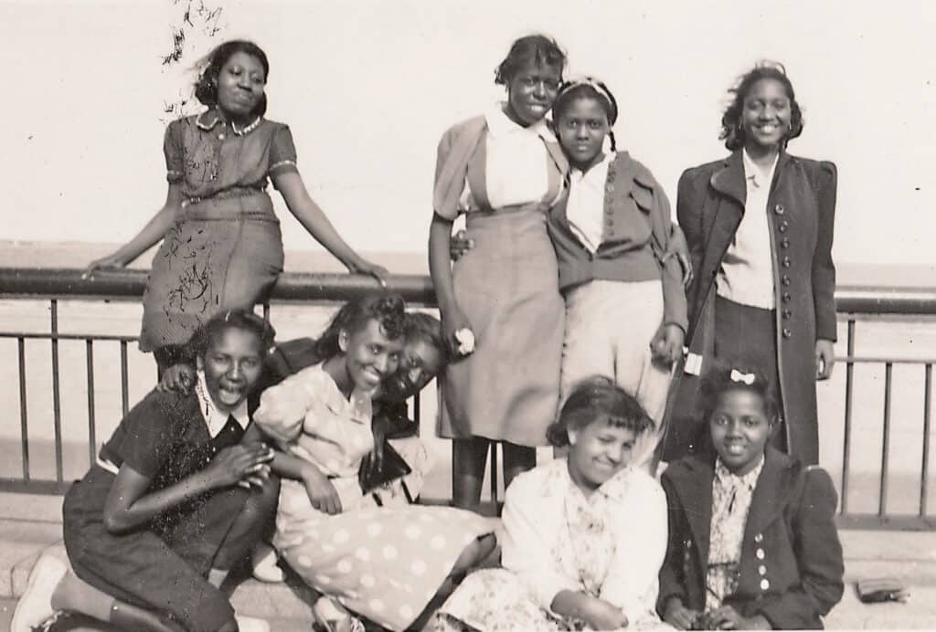 A la plage, années 1930. © Ten Speed Press/Penguin Random House