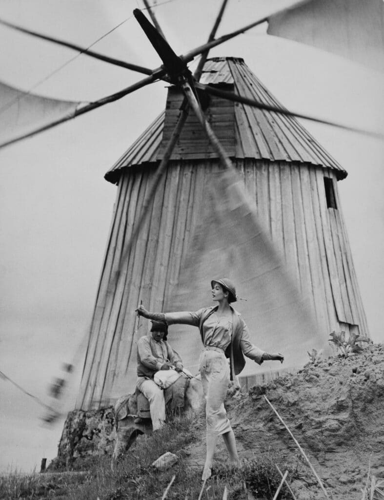 « Salut au Portugal » Photographie non publiée réalisée pour Elle, juin 1955 © Lionel Kazan