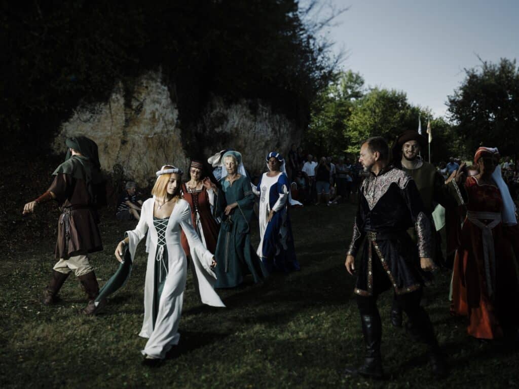 Feudal dance show by the S2M troupe - Fête médiévale. La Clotte (Charente-Maritime), August 2nd 2022. Frédéric Stucin