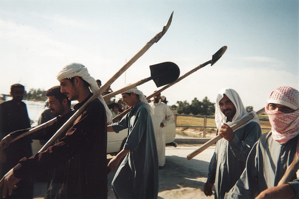 Gravediggers walking to burial site, Falluja © Jassim Mohommad