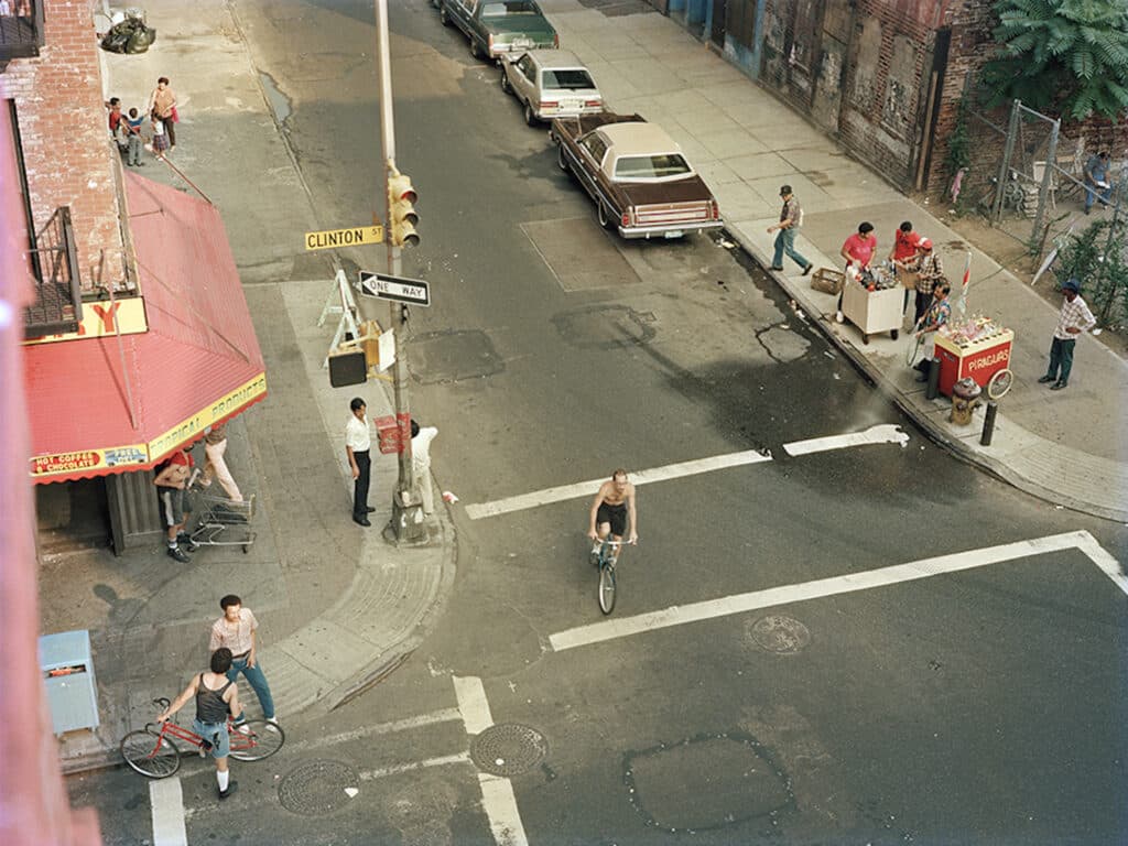 Vue du 29 Clinton Street, 1989. Extrait de la série Loisaida Street Work-1984 to 1990. Photographies du Lower East Side de New York.