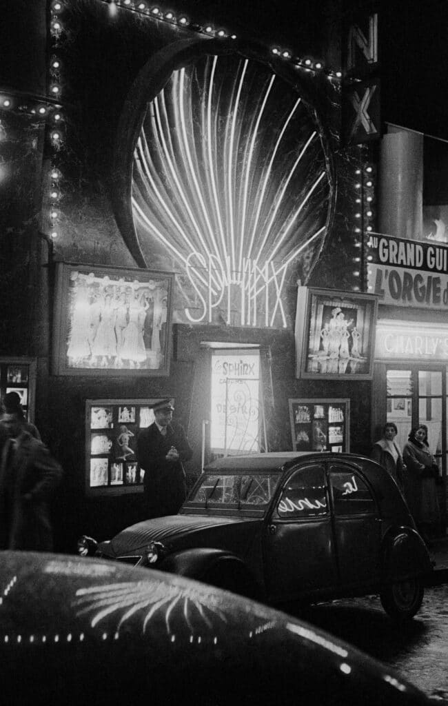 Le Sphinx, Place Pigalle, Paris, 1956