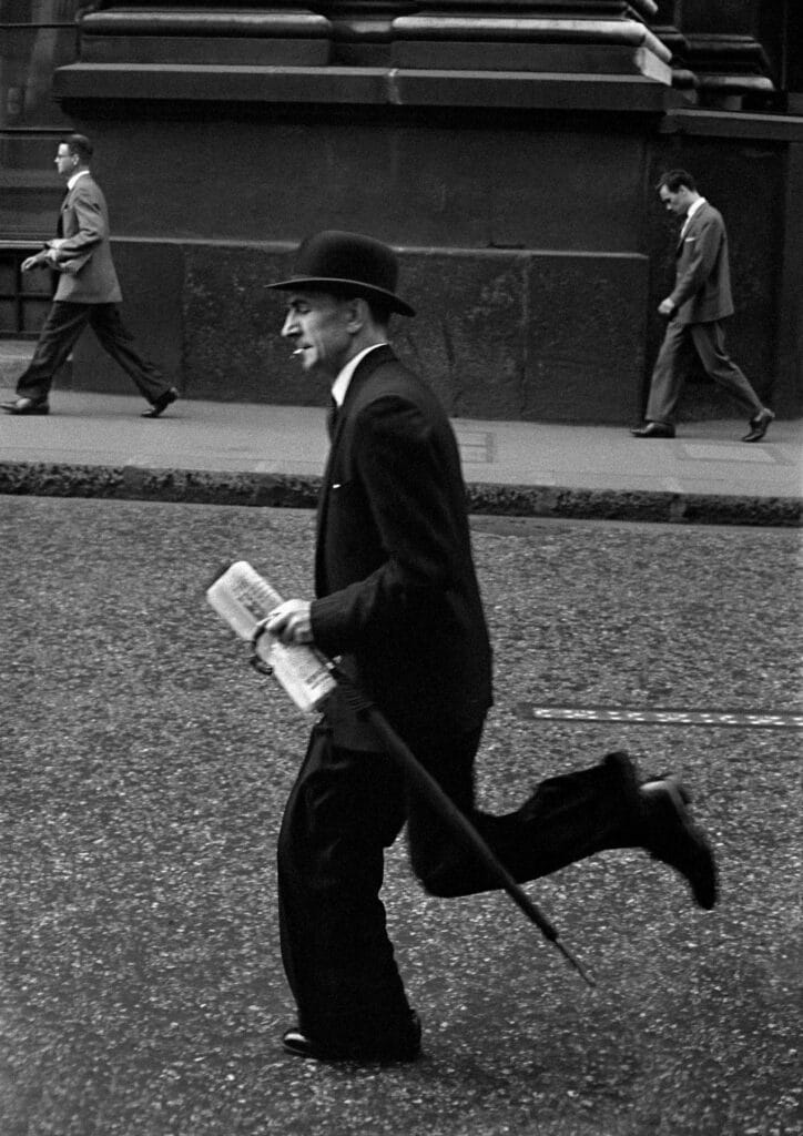 La City, Londres, Angleterre, pour Réalités, Femina-Illustration, 1959. © Frank Horvat