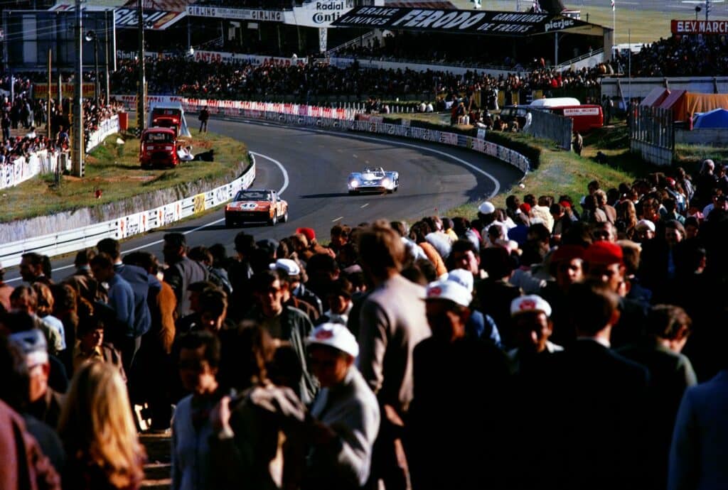 Race Against Time © Joe Honda / Le Mans Collection