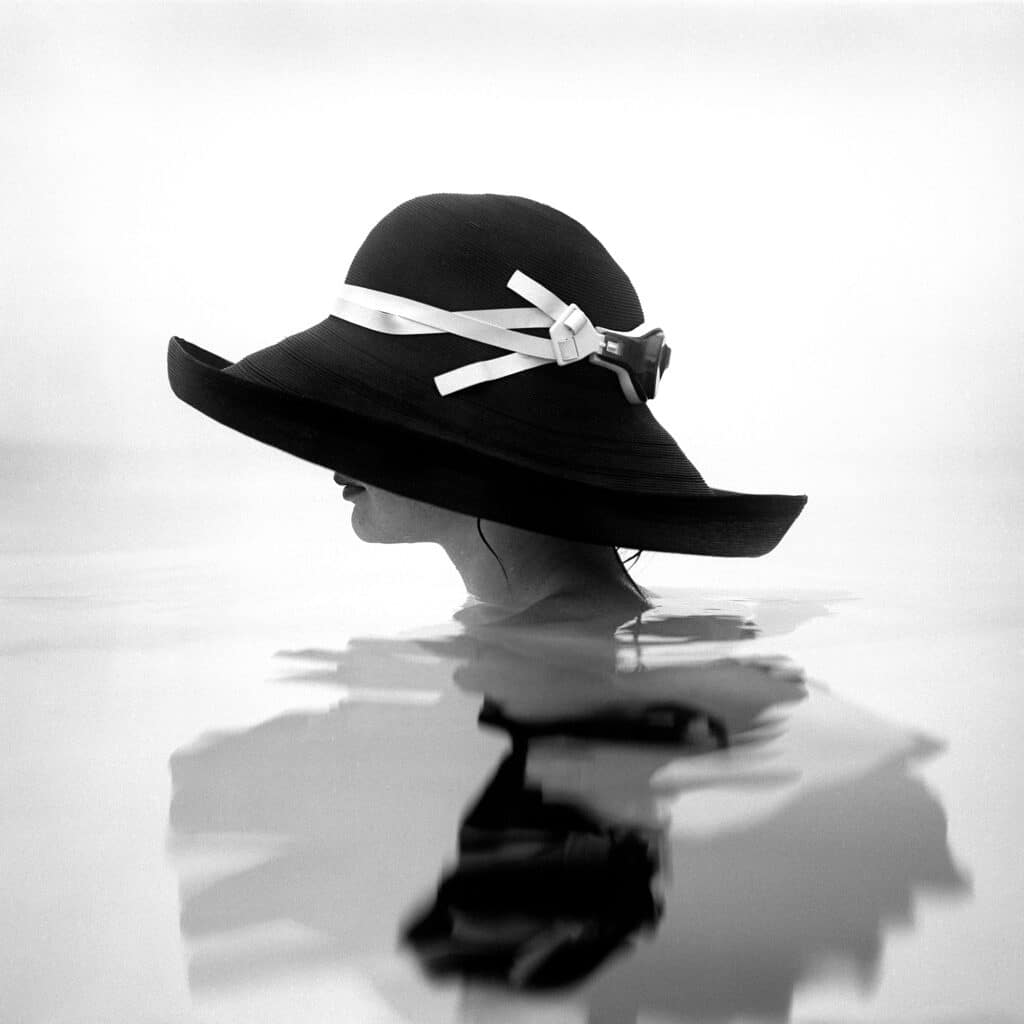 Victoria de profil dans une piscine, Snedens Landing, New York, 2001 © 2023 Rodney Smith Ltd, avec l'aimable autorisation de la succession de Rodney Smith