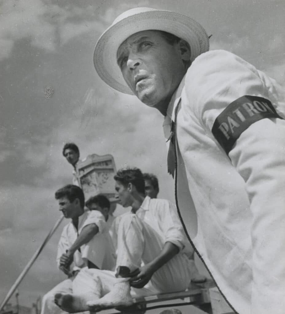 Agnès Varda. Water jousters in Sète, vintage silver print, circa 1952. Courtesy of the Estate of Agnès Varda : Rosalie Varda Collection