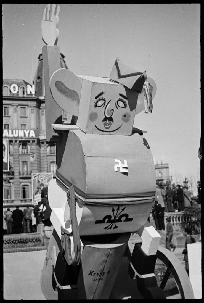 Caricature of Franco with Nazi cross and Falange symbol in Plaza Catalunya, Barcelona, 1937 © Arxiu Campañà