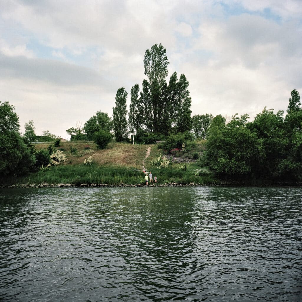 Yohanne Lamoulère. Série Les enfants du fleuve, Bourg-lès-Valence, 2022. Avec l’aimable autorisation de l’artiste / Tendance Floue.