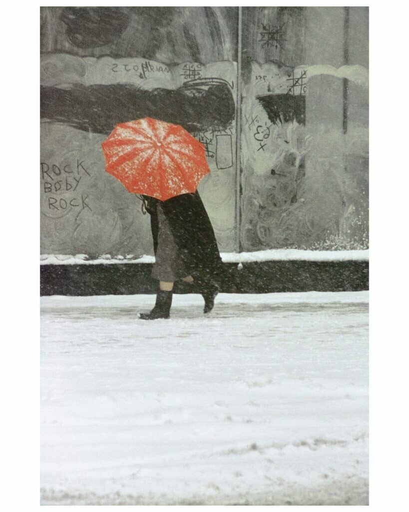 Red Umbrella_1958_Leiter