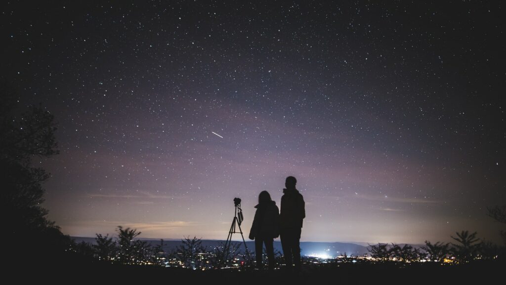 Knowing how to photograph the Milky Way requires preparation ahead of time © Yuting Gao / Pexelss Photo 24.0 mm – ƒ/1.4 – ISO 1600 in Elkton, Maryland, US