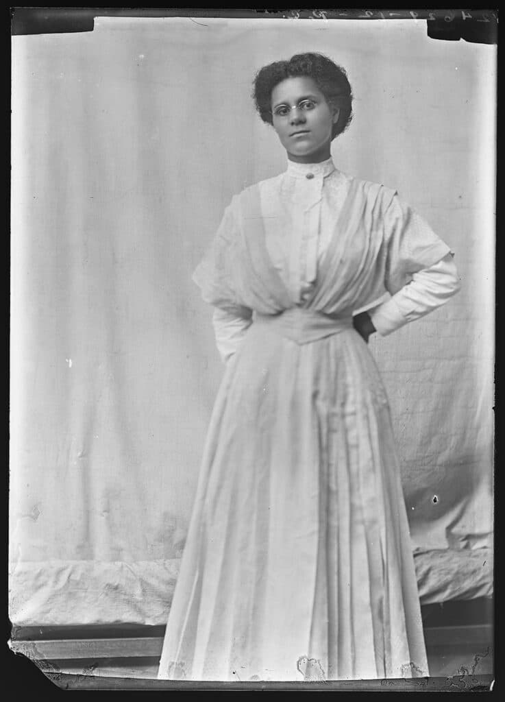 Cora Lee Thompson Ross (H24629A), Holsinger Studio Collection (MSS 9862). Albert and Shirley Small Special Collections Library, University of Virginia