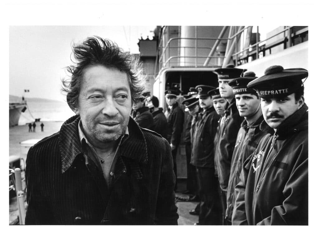 September 1984 - Serge Gainsbourg on the frigate Guépratte in the port of Toulon, accompanies Jane Birkin for the recording of a variety show. Chroniques visuelles d'une fin de siècle series © Marc SIMON
