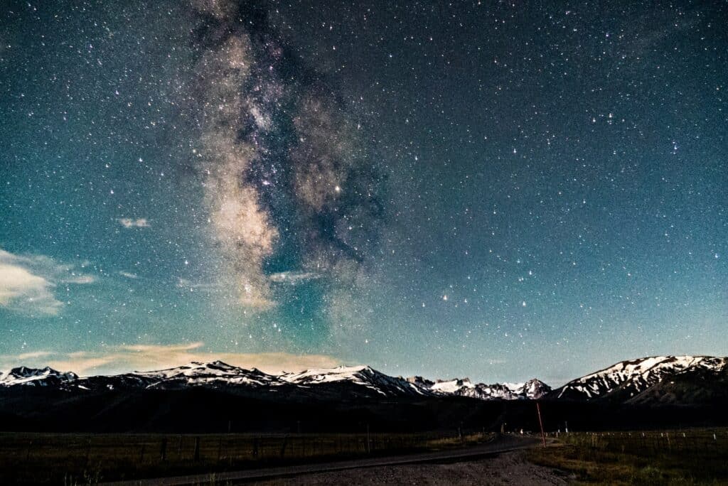 La vitesse d’obturation ne doit pas être trop longue pour photographier la Voie lactée
© Brendan Miranda / Unsplash
Prise avec un Sony ILCE-7SM2 : 18.0 mm, ƒ/3.5 – 10s, ISO 3200