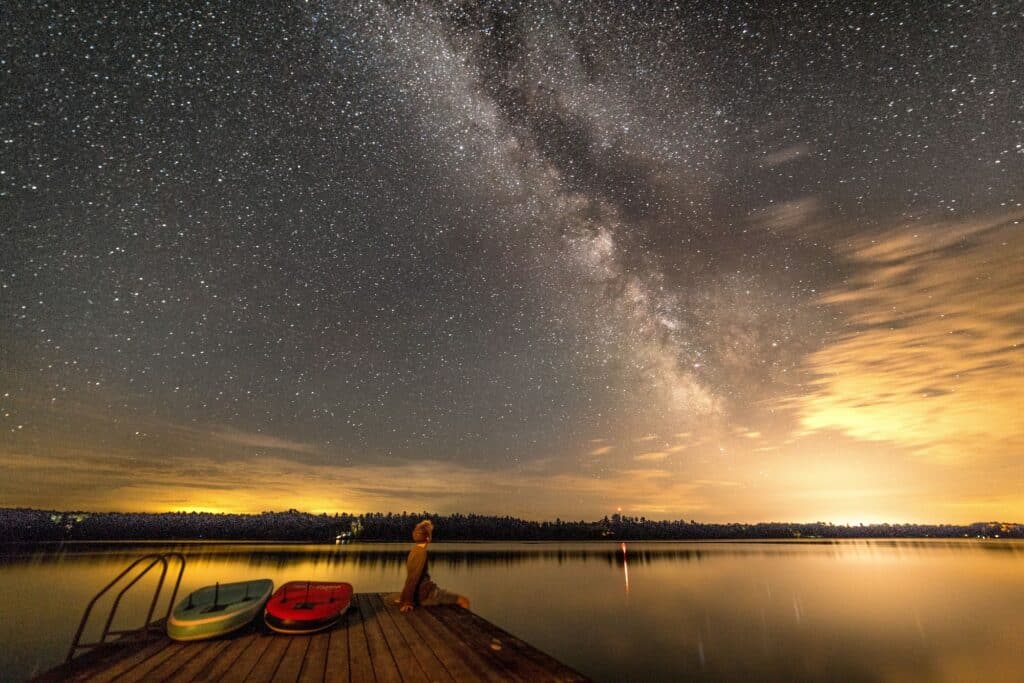 © Ethan Richardson / Unsplash
Prise avec un Sony ILCE-7RM2 : 30s, ISO 3200 à Big Cedar Lake au Canada