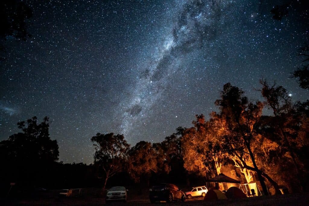 A photo of the Milky Way taken at ƒ/4.
Credit: Alistair MacKenzie / Unsplash
Taken with a Sony ILCE-7S: 16.0 mm, ƒ/4.00, 16s, ISO 6400 in Megalong Valley, Australia