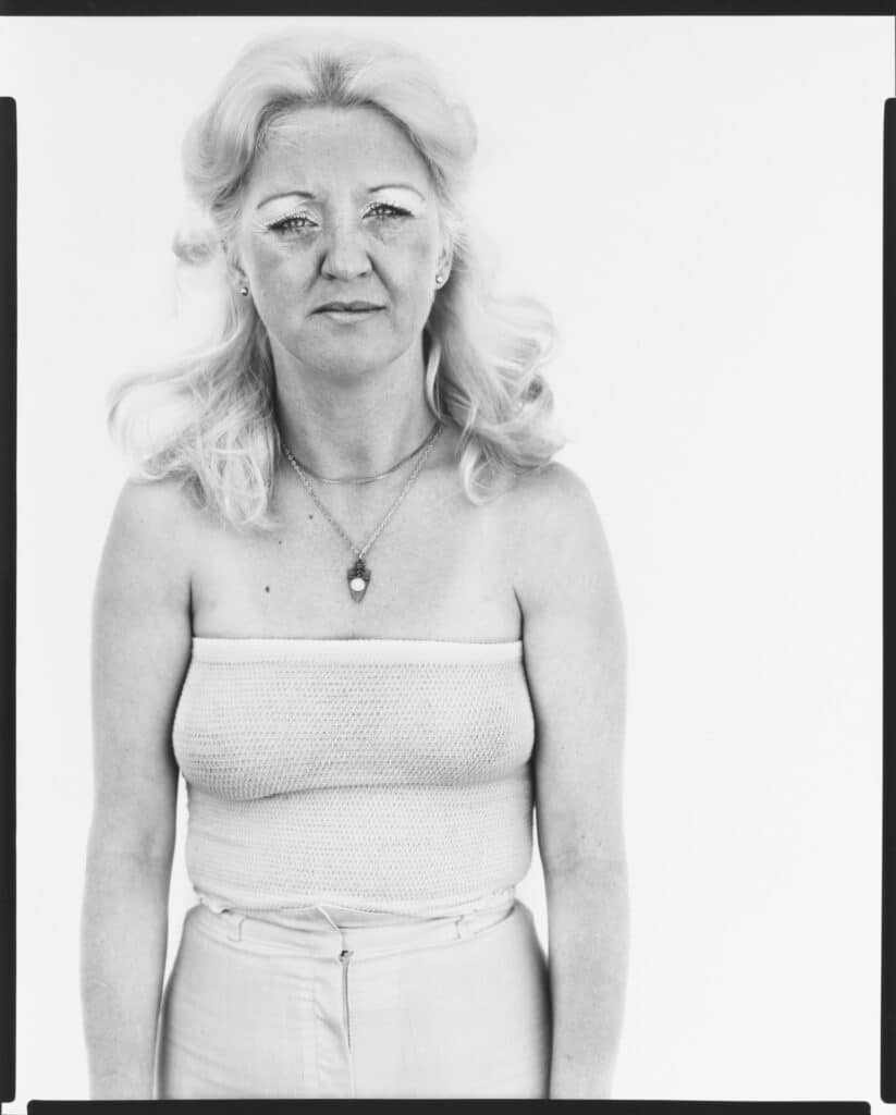 Richard Avedon (1923-2004), Carol Crittendon, bartender, Butte, Montana, 1/07/81, tirage gélatino-argentique, Amon Carter Museum of American Art, Fort Worth, Texas, P1985.28.45, © The Richard Avedon Foundation