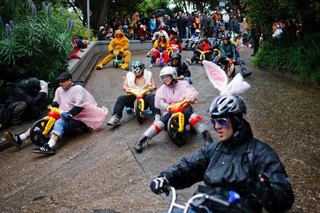 4 avril 2010 : 10e course annuelle "Bring Your Own Big Wheel" à San Francisco, Californie © Sol Neelman