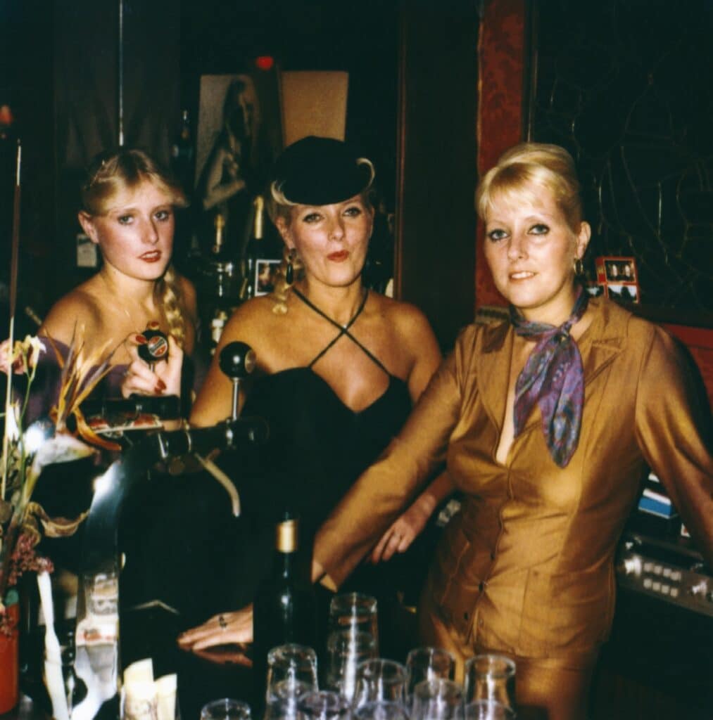 Bar-cabaret, The Twins