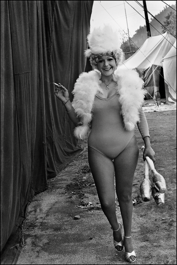 Untitled, 1981 "El circo" [The Circus] series, 1981-1982. Excerpt from Paz Errázuriz, Histoires inachevées (Atelier EXB, Maison de l'Amérique latine, Paris, 2023) Photographs © Paz Errázuriz