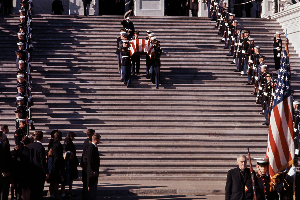 JFK funeral. Descending the Capitol steps, Washington D.C., Nov. 25, 1963 © Henri Dauman