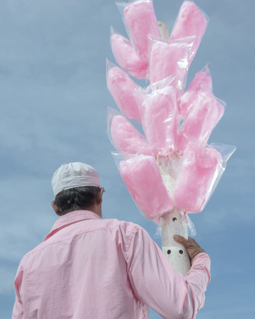 A cotton candy seller at the beach of Cox's Bazar © Ismail Ferdous