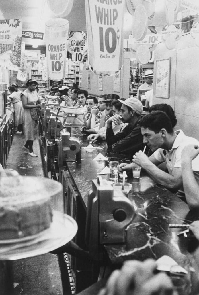 Robert Frank, Drugstore, Détroit, 1955. Musée des beaux-arts de Houston