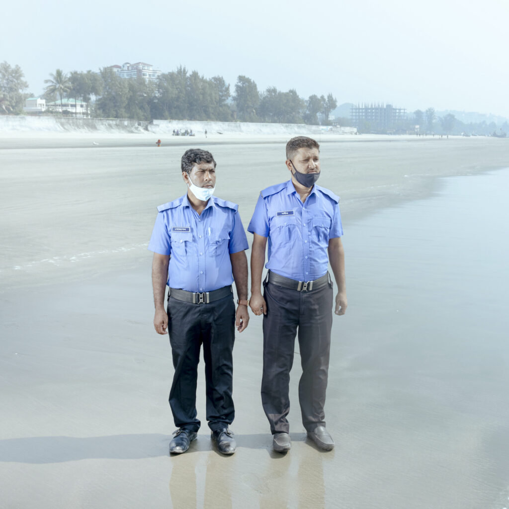 Police du tourisme à la plage de Cox's Bazar